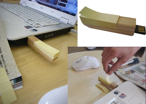 2gb-wooden-usb-stick with Post-it notes
