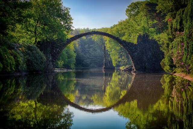 arch bridge clouds 814499